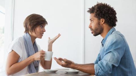 6 نصائح للتواصل بهدوء عندما يزعجك أحدهم