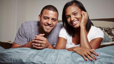 5 طرق لتعزيز التواصل الإيجابي بين الأزواج