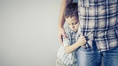 فقدان الثقة بالنفس لدى الأطفال: الأسباب والعلاج
