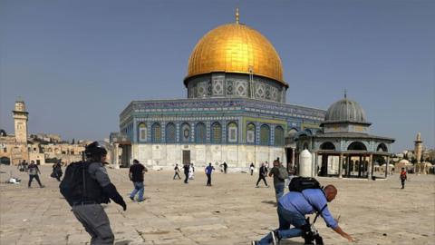 Defending Al-Aqsa Mosque