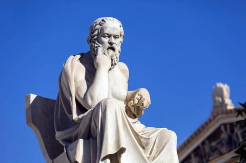 كيف تصبح مثل سقراط فكرياً؟