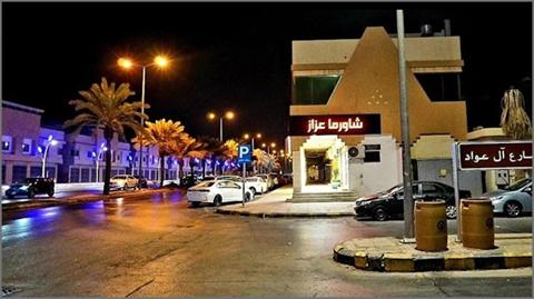 مطعم شاورما عزاز في الرياض